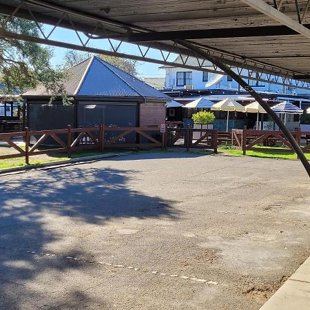 Palm And Pawn Motor Inn Wagga Wagga Exterior photo