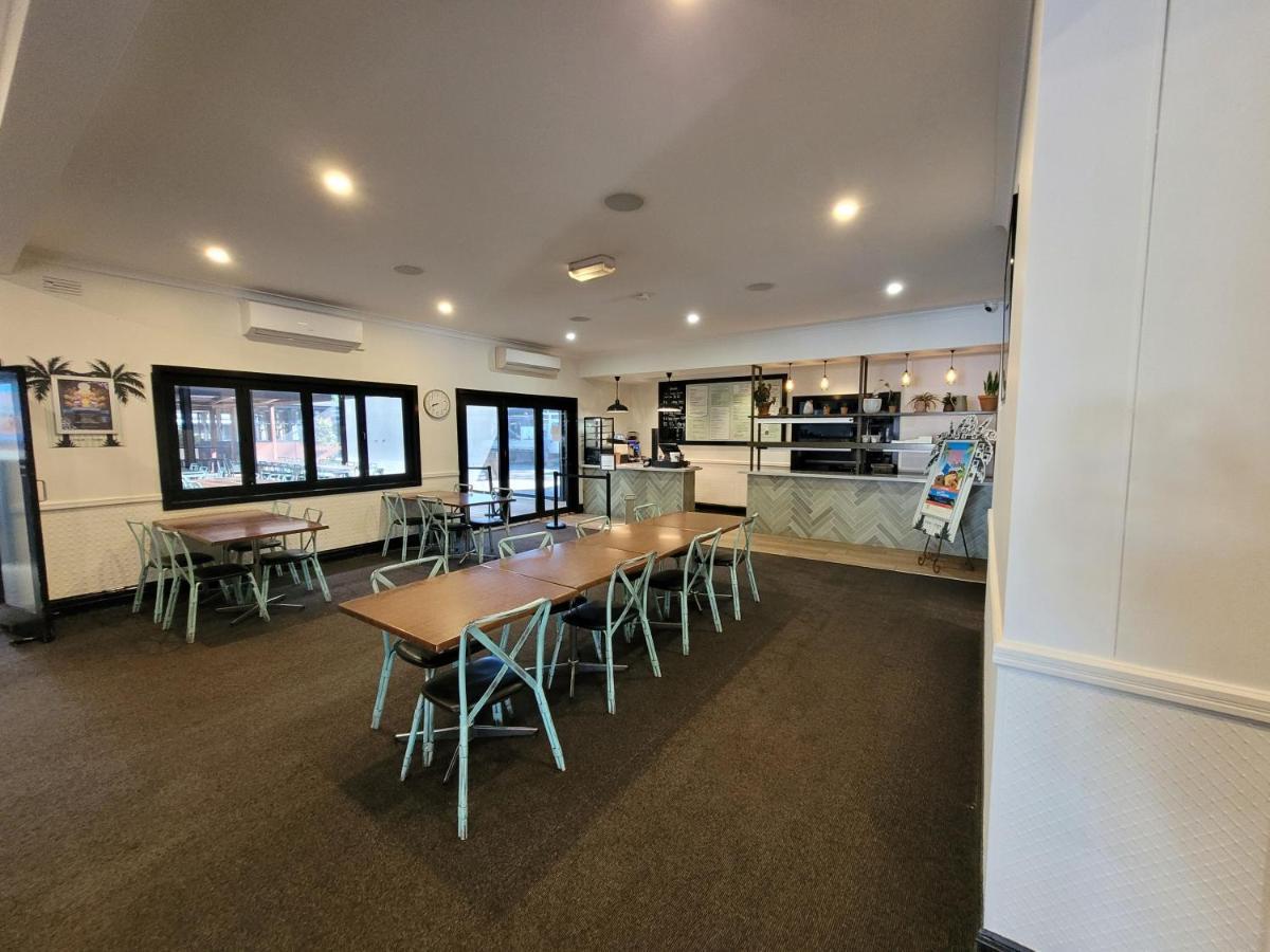 Palm And Pawn Motor Inn Wagga Wagga Exterior photo